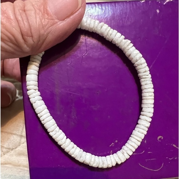 ***Donated***White pooka shell 7” bracelet - Picture 2 of 5